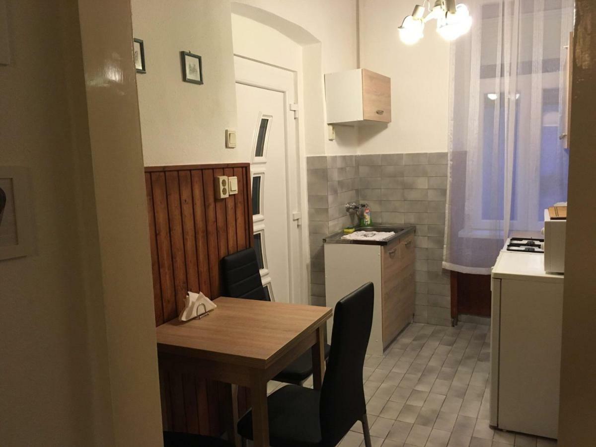Апартаменти Jazmin Apartman Печ Екстер'єр фото